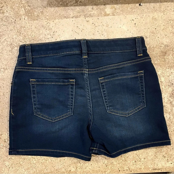 🐱 2 / $15 NWT Cat & Jack Girls Ultimate Stretch Dark Blue Denim Mid Rise Shorts - Picture 2 of 4